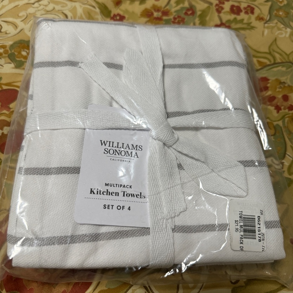 COPY - Pack of 4 William Sonoma tee towels.
